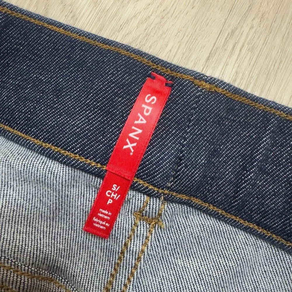Spanx Cropped Kick Flare Jeans Womens Small Raw Indigo Wash Pull On 20699R